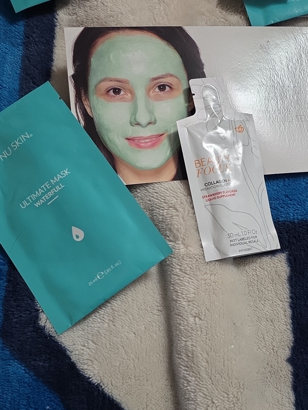 Skin Hydrating Face Mask Pack in Teal and White